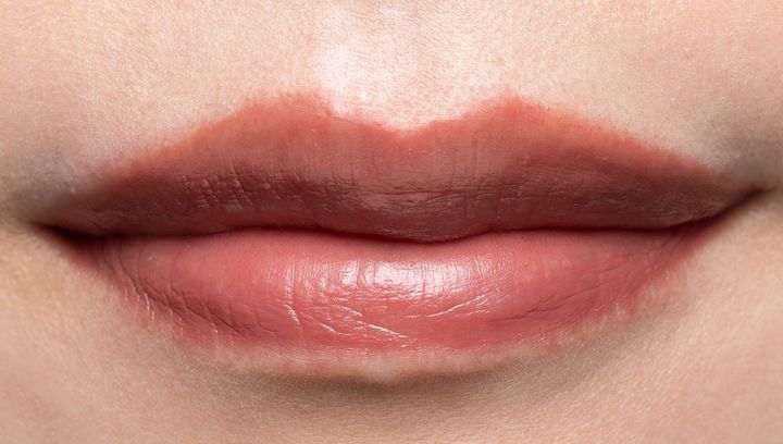 シャネル「ルージュ アリュール ラック」飲食後の色持ち 24/30点