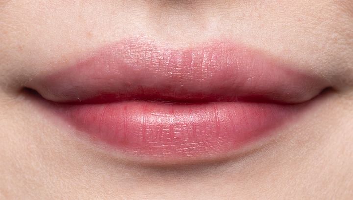 イヴ・サンローラン「YSL ラブシャイン キャンディ グロウ バーム」ティッシュオフ後