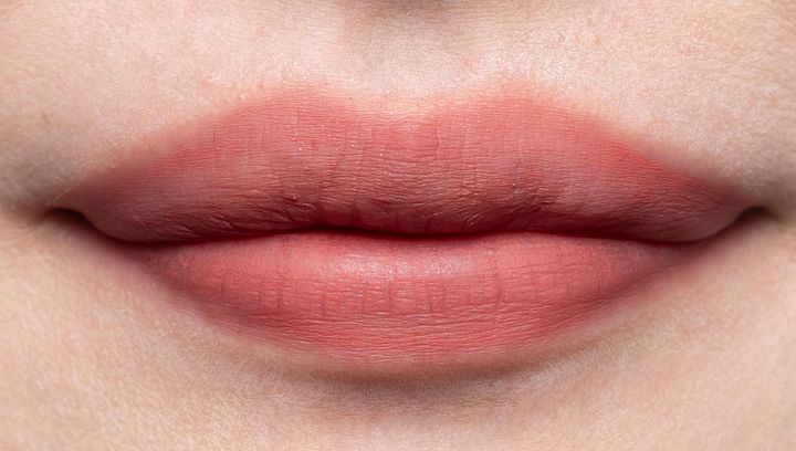 レブロン「カラーステイ スウェード インク リップスティック」ティッシュオフ後