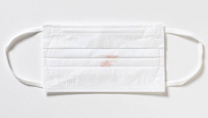 NARS「エクスプリシット リップスティック」マスクへのつきにくさ 18/30点