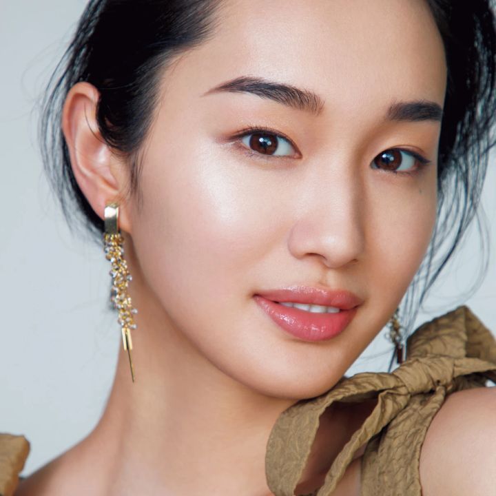 4.丁寧なレイヤードで作る「彫り深立体」小顔メイク