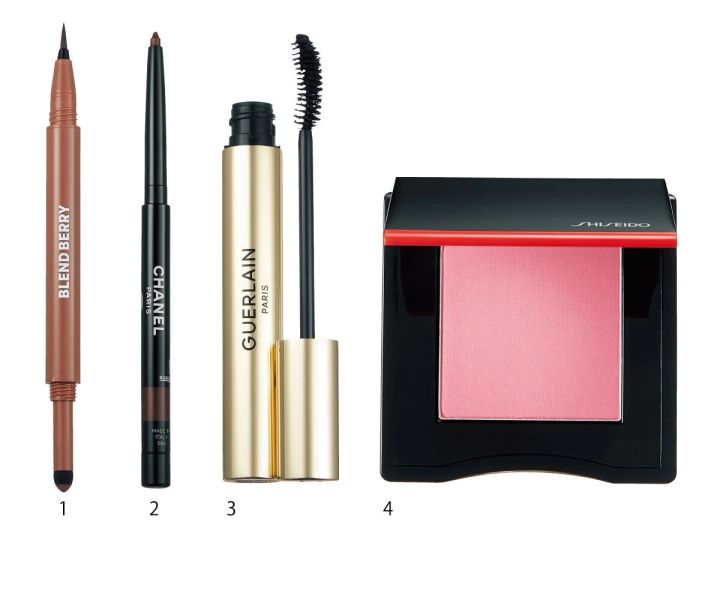 「アルパカタイプ」の小顔メイクに使用したコスメ_ブレンドベリー ニュアンスオン 3Dアイブロウ 002￥1540／コーセーコスメポート_スティロ ユー ウォータープルーフ N 943 ￥3960／シャネル_ノワール ジェ 01￥4950／ゲラン_インナーグロウ チークパウダー 03￥4400／SHISEIDO