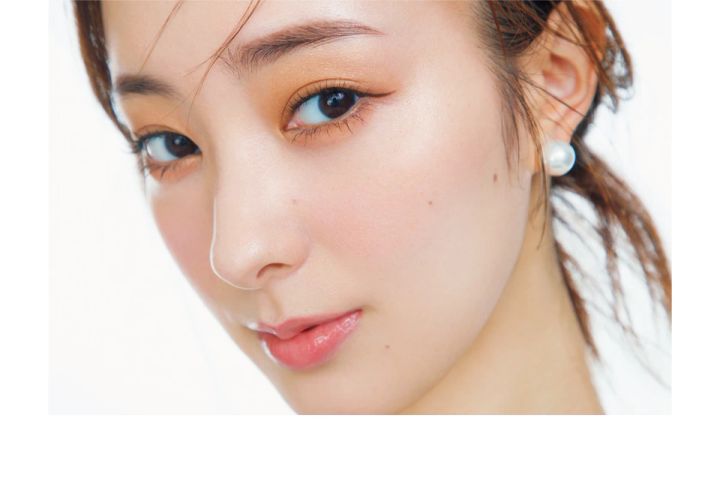 1.横長グラデEYE×抜け色ラインで作る「余白レス」小顔メイク_「余白レス」小顔メイクのポイント、やり方