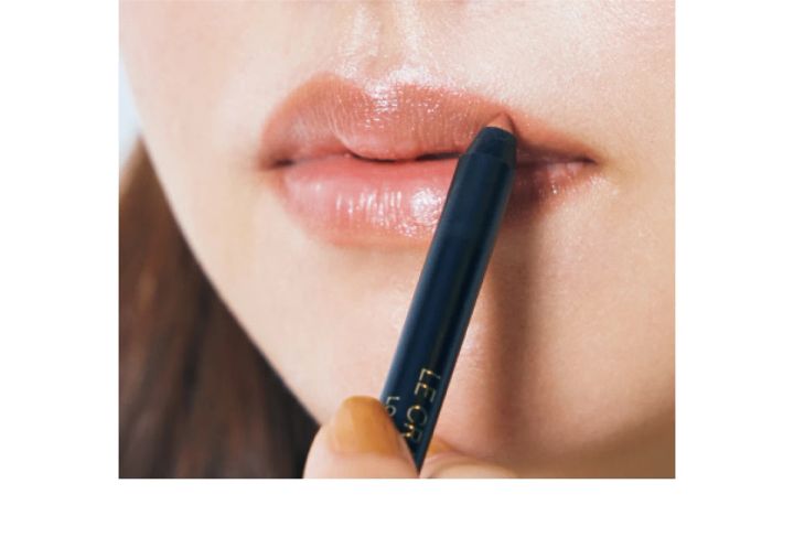 【リップ】_オーバーリップで、人中を短縮