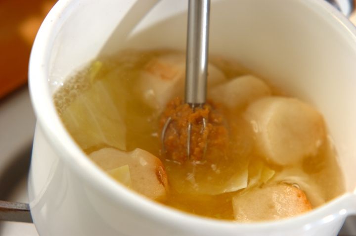 麩とキャベツのみそ汁の作り方2