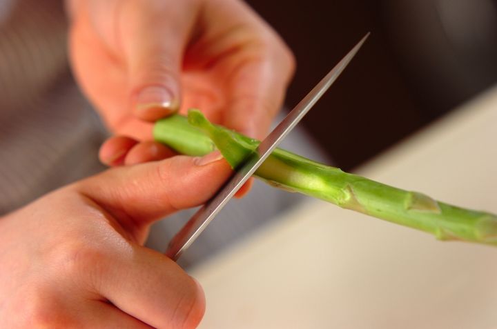 豚とアスパラの生姜焼きの下準備2