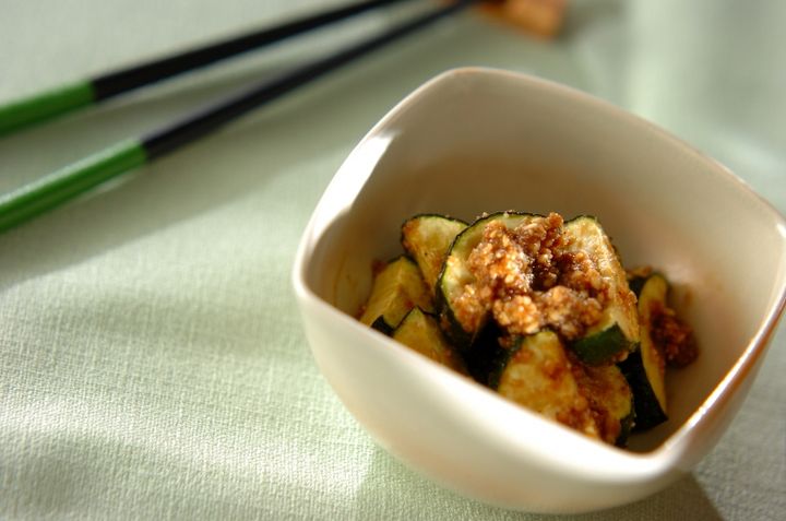 素焼きズッキーニのゴマ和え
