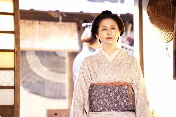 映画『碁盤斬り』 半蔵松葉の大女将・お庚役の小泉今日子さん