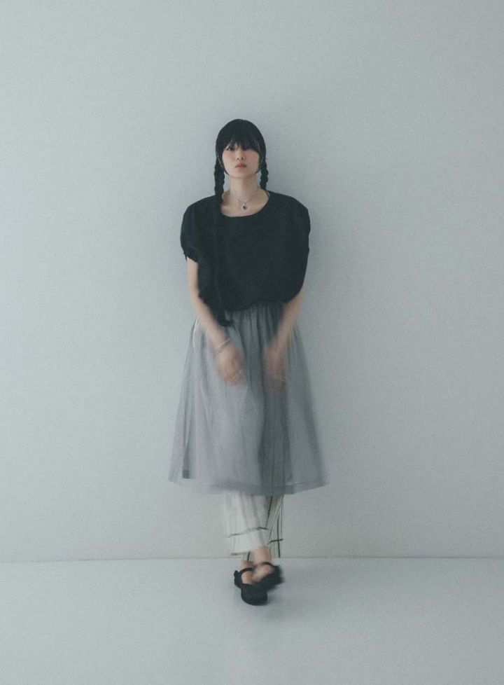 《ネストローブ》とデザイナー大谷有紀によるコラボアイテムがお目見え！黒と白をテーマにした涼し気なワードローブを提案