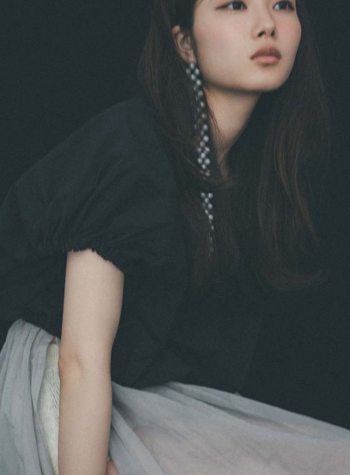 《ネストローブ》とデザイナー大谷有紀によるコラボアイテムがお目見え！黒と白をテーマにした涼し気なワードローブを提案