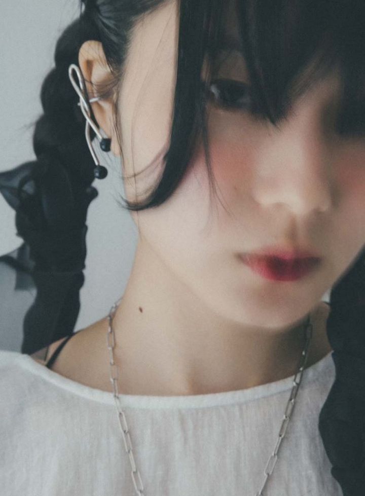 《ネストローブ》とデザイナー大谷有紀によるコラボアイテムがお目見え！黒と白をテーマにした涼し気なワードローブを提案