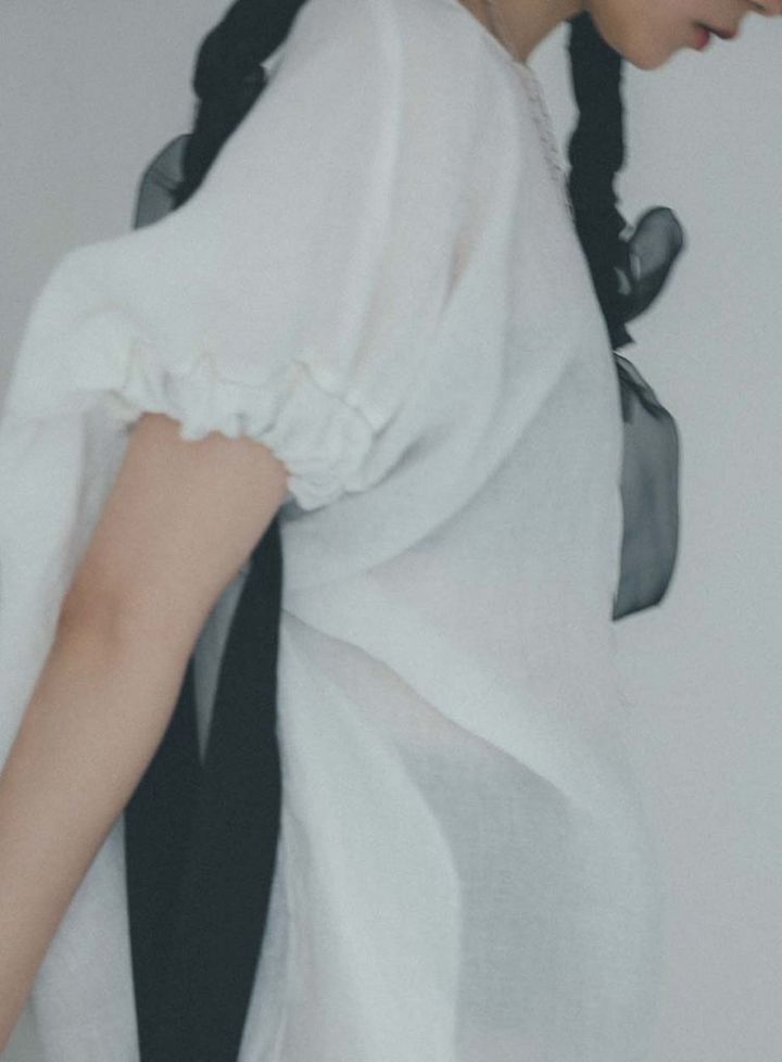 《ネストローブ》とデザイナー大谷有紀によるコラボアイテムがお目見え！黒と白をテーマにした涼し気なワードローブを提案