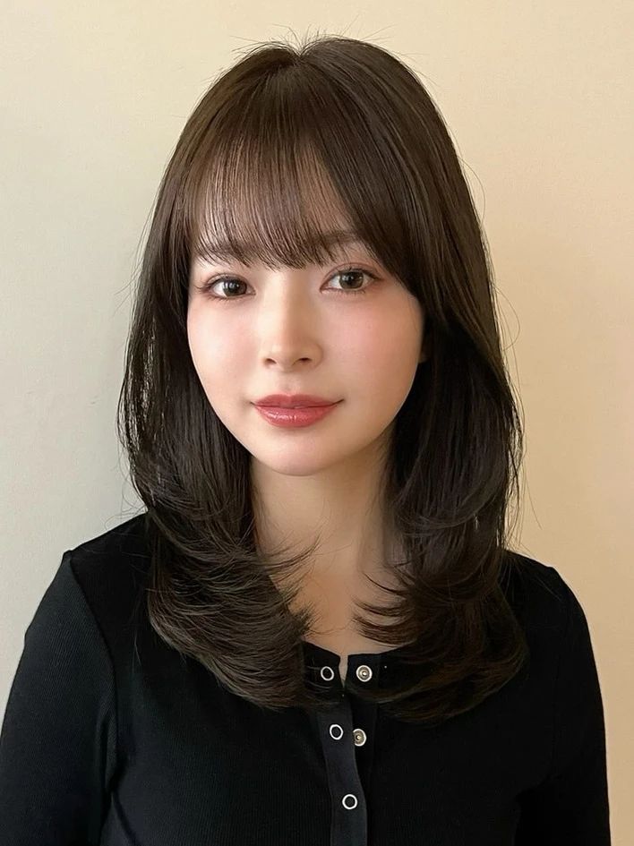 セミロング ヘア 髪型 ヘアスタイル 前髪あり 暗髪