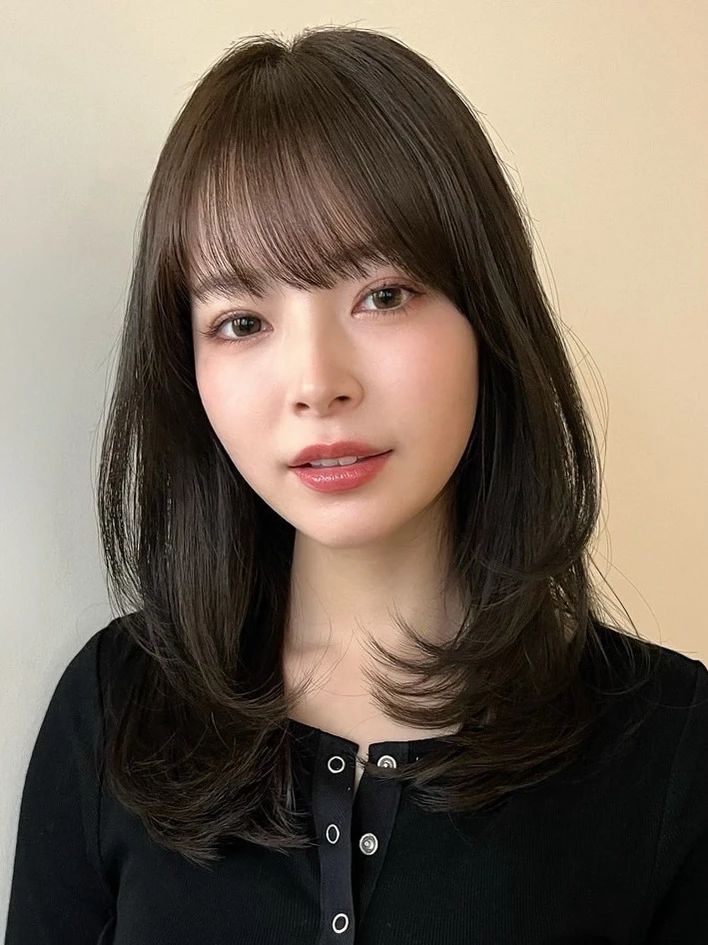 セミロング ヘア 髪型 ヘアスタイル 前髪あり 暗髪