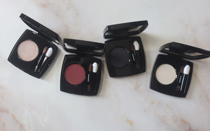 シャネルの「オンブル エサンシエル」を全色スウォッチ！イエベ、ブルベ別のおすすめも紹介