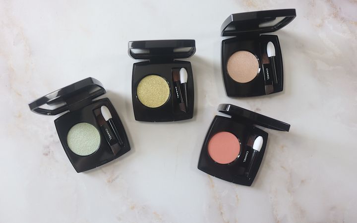 シャネルの「オンブル エサンシエル」を全色スウォッチ！イエベ、ブルベ別のおすすめも紹介