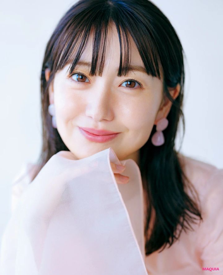 健やかな美しさに注目！ 大島優子さんが現場に持参する美容モノ。美顔器、紅茶、バームetc._3