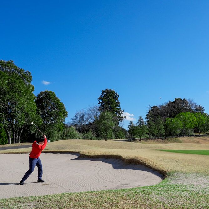 バンカーの“高い球と低い球の打ち分け”は、「雪かき」のイメージで簡単にできる！