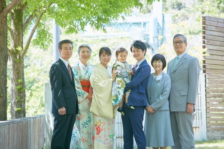 七五三家族写真の前撮り。両家の祖父母も一緒に7人で撮影