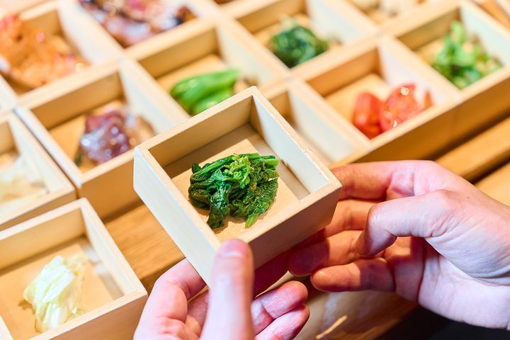 「卯月季節野菜」。本日は菜の花のお浸し