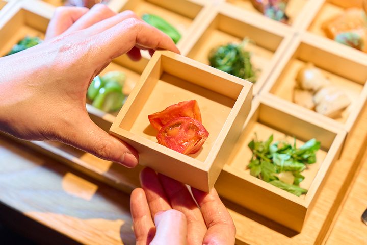 「フルーツトマト」。本日は甘みの強い熊本県産のものを使用。味付けは一切していない