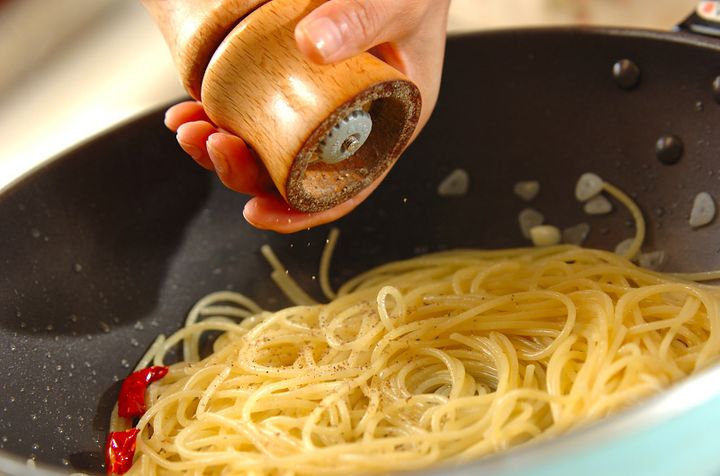 簡単！基本のペペロンチーノ 本格プロの味の作り方3