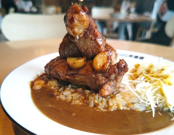 「肉塊トンテキカレー」