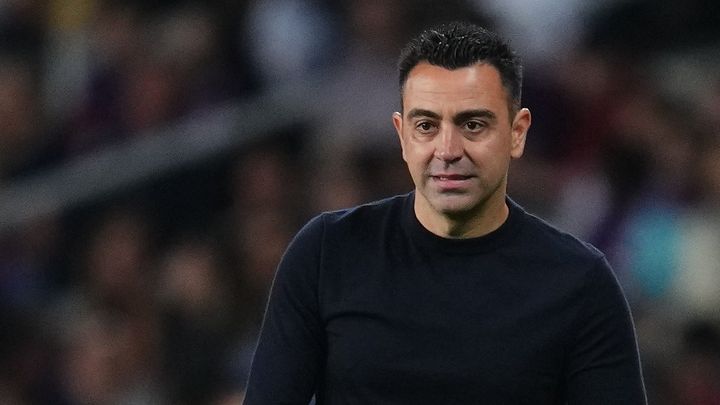 バルセロナ、チャビ監督を解任へ？「退任宣言→撤回して留任発表」から一転