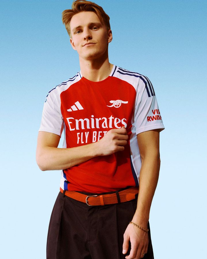 アーセナルが2024-25新ユニフォームを発表！ついに大砲ロゴが“ホーム”で復活を果たす