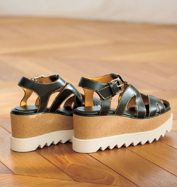 ステラマッカートニーとヴーヴ・クリコのヴィーガンレザー エリスサンダル