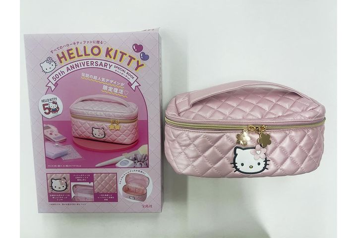 HELLO KITTY [ハローキティ]50th ANNIVERSARYキルトポーチ（宝島社） ／￥3,850（税込み）