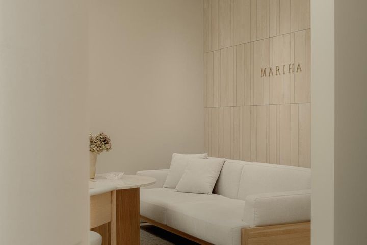 画像: 個室のラウンジも落ち着いた雰囲気。 出典：マリハ