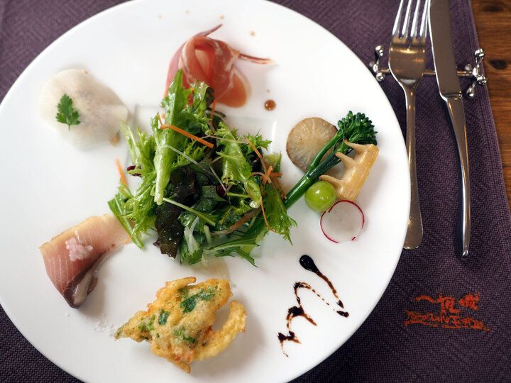 小田原の絶景に囲まれながらゆったりと♪ 絶品スイーツ&ランチを楽しめる「一夜城ヨロイヅカファーム」