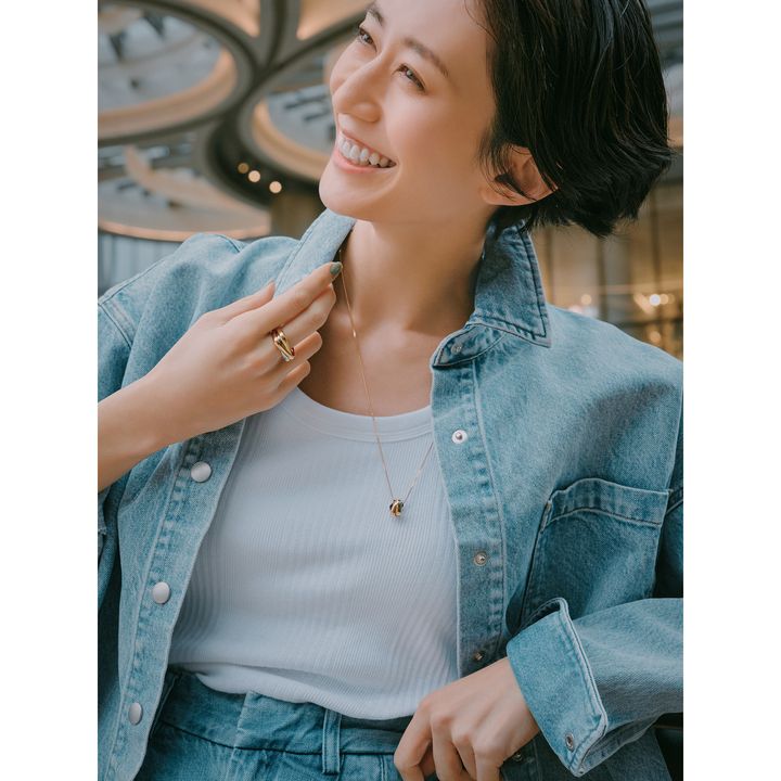 デニムコーデ,カルティエ,トリニティ,クッションシェイプ,リング,ネックレス,神山まりあ