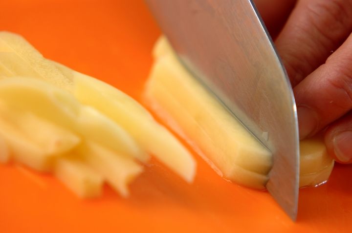 牛肉とジャガイモの中華炒めの下準備1