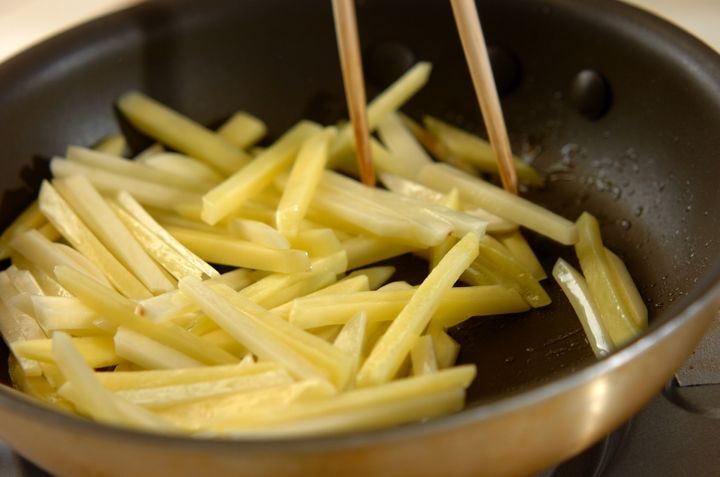 牛肉とジャガイモの中華炒めの作り方1