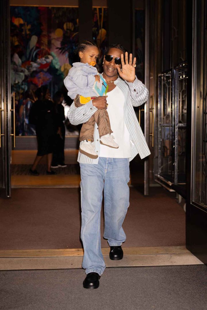 画像: リアーナとエイサップ・ロッキーの子どもリッザが2歳に