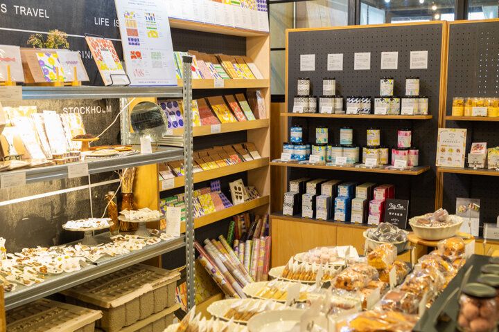 “旅する紅茶”や体に優しい焼き菓子＆デリが味わえる大阪・高槻のカフェ「ROCCA&FRIENDS」