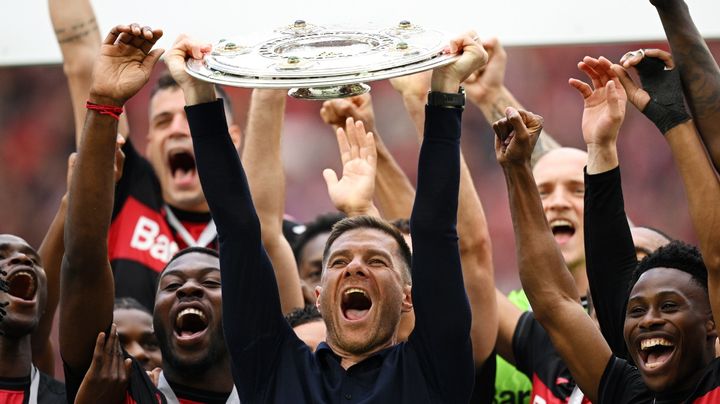 レヴァークーゼン、ブンデス史上初の無敗優勝！バイエルンは屈辱の3位…浅野のボーフムは田中碧らとの入れ替え戦へ