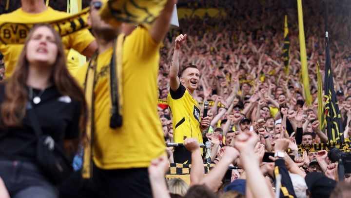 ドルトムント退団のロイス、太っ腹！ホーム最終戦で“2000万円分ビール”をファンに奢る 「感謝したい」