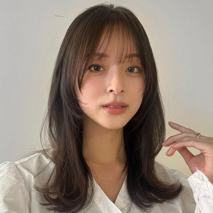 セミロング ヘア 髪型 ヘアスタイル 大人 前髪あり 30代 40代