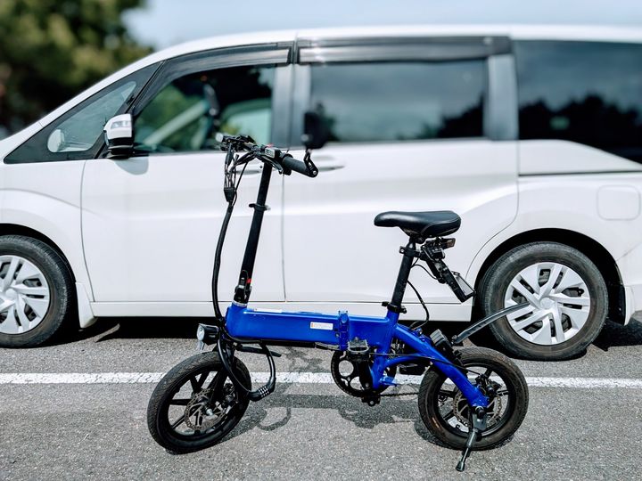 「ペダル付き原動機付自転車」に乗る際は運転免許が必要（画像はイメージ）