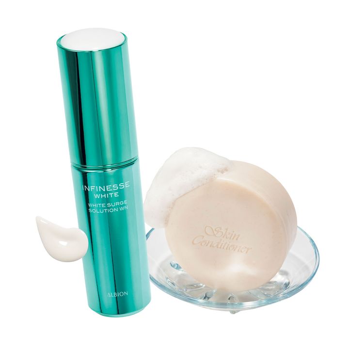 ALBION アルビオン 左：アンフィネスホワイト ホワイトサージ ソリューション WN,右：スキンコンディショナー クレンジングバー