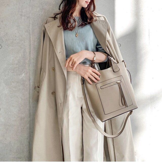 イエベ秋さんのくすみカラーとベージュのコーデ