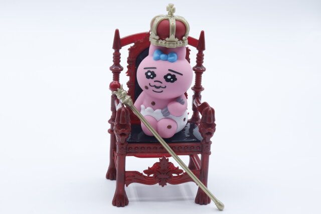 セリアのミニチュア 王冠と杖でディスプレイ