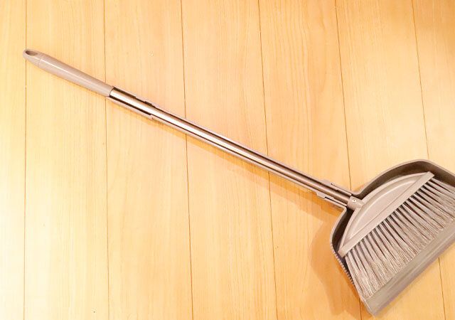 ダイソーのステンレスほうきセットのデザイン