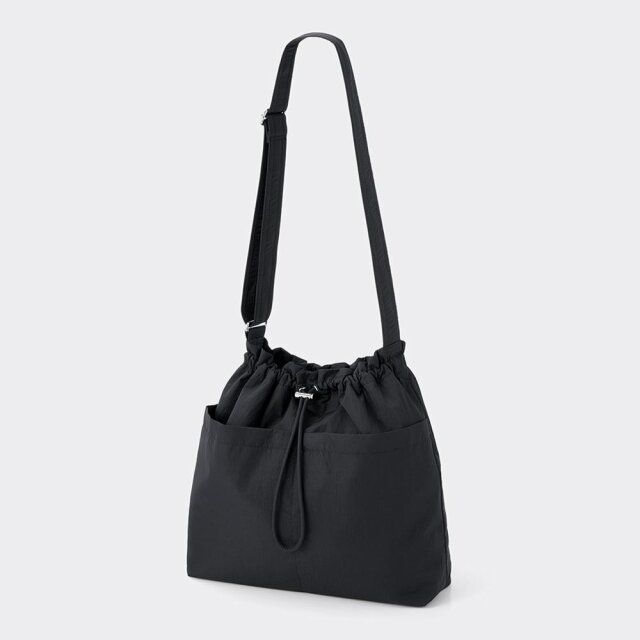 2024年春夏のGUレディース黒バッグ