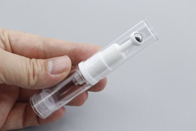 ダイソーの便利なアイクリーム真空容器（ロールタイプ、6mL）