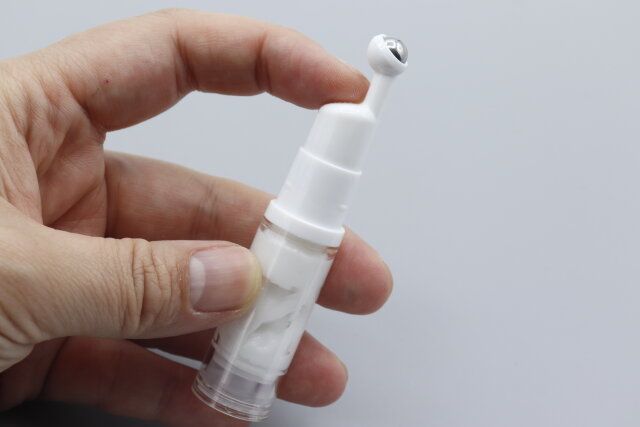 ダイソーの繰り返し使えるアイクリーム真空容器（ロールタイプ、6mL）