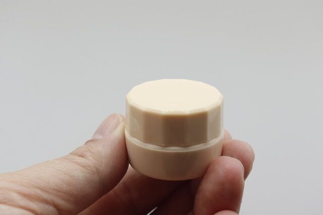 ダイソーのジェル保存容器